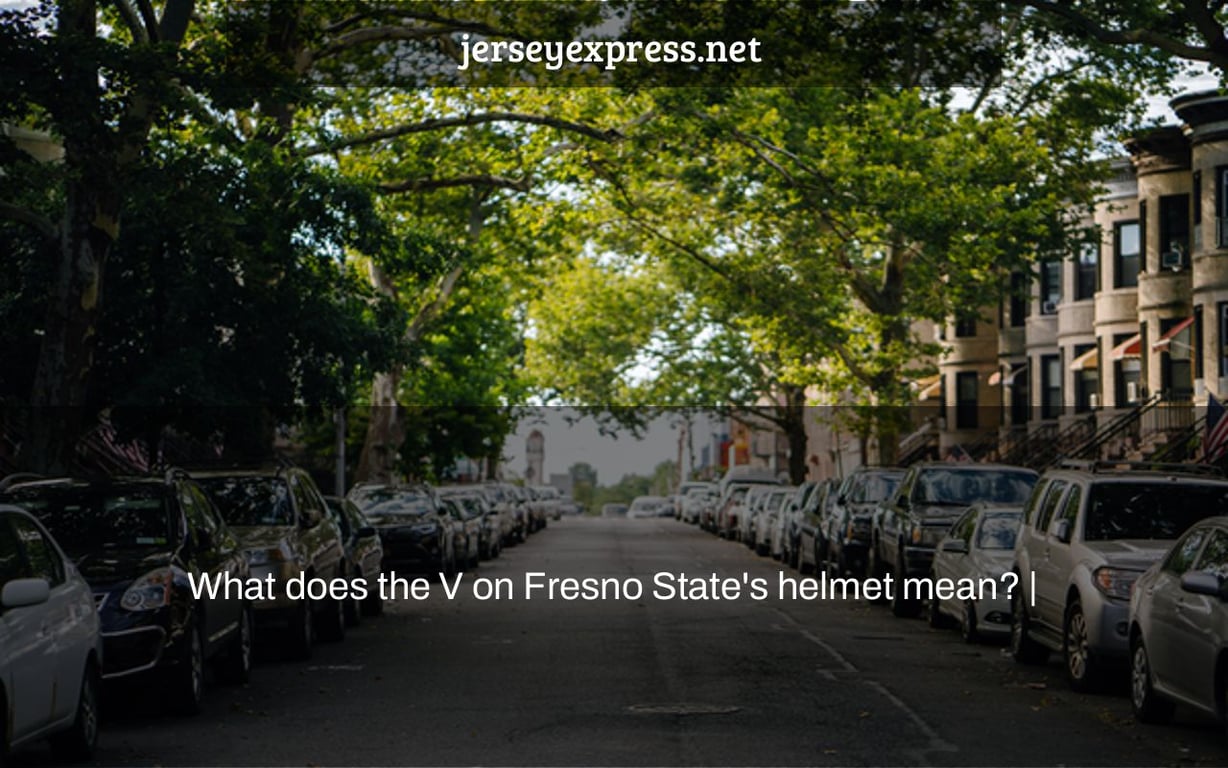 What does the V on Fresno State's helmet mean? |