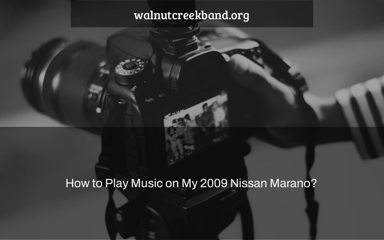 How to Play Music on My 2009 Nissan Marano?