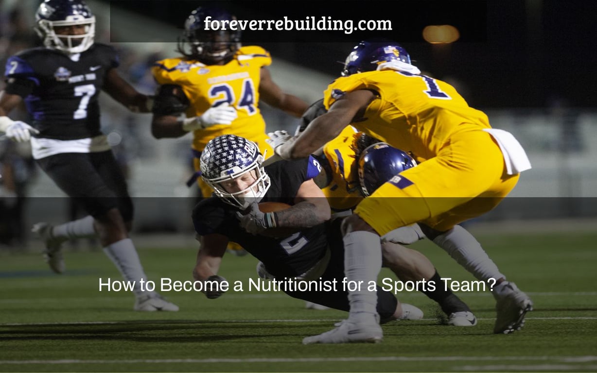 How to Become a Nutritionist for a Sports Team?