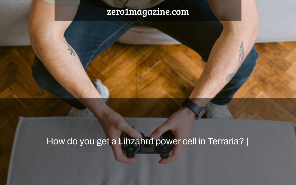 How do you get a Lihzahrd power cell in Terraria? |
