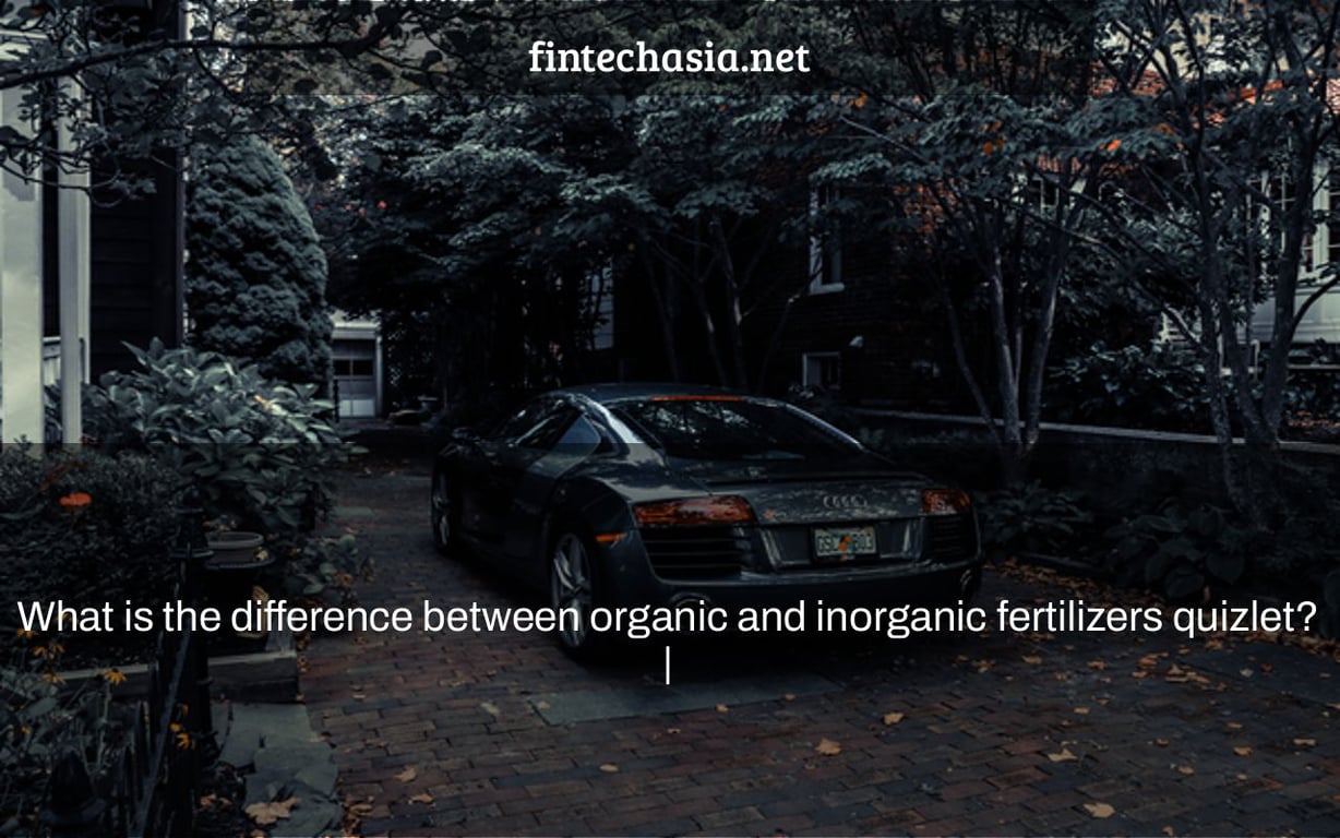 What is the difference between organic and inorganic fertilizers quizlet? |