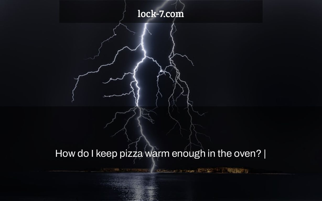 How do I keep pizza warm enough in the oven? |