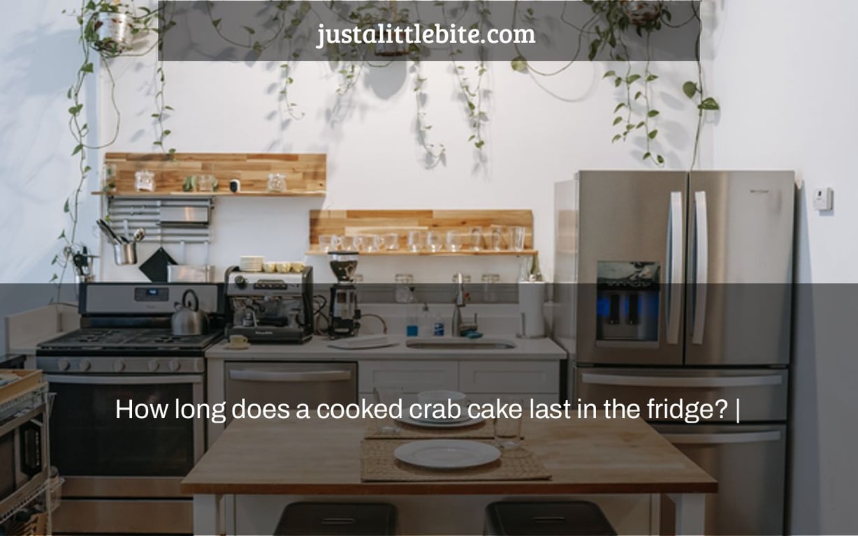 How long does a cooked crab cake last in the fridge? |