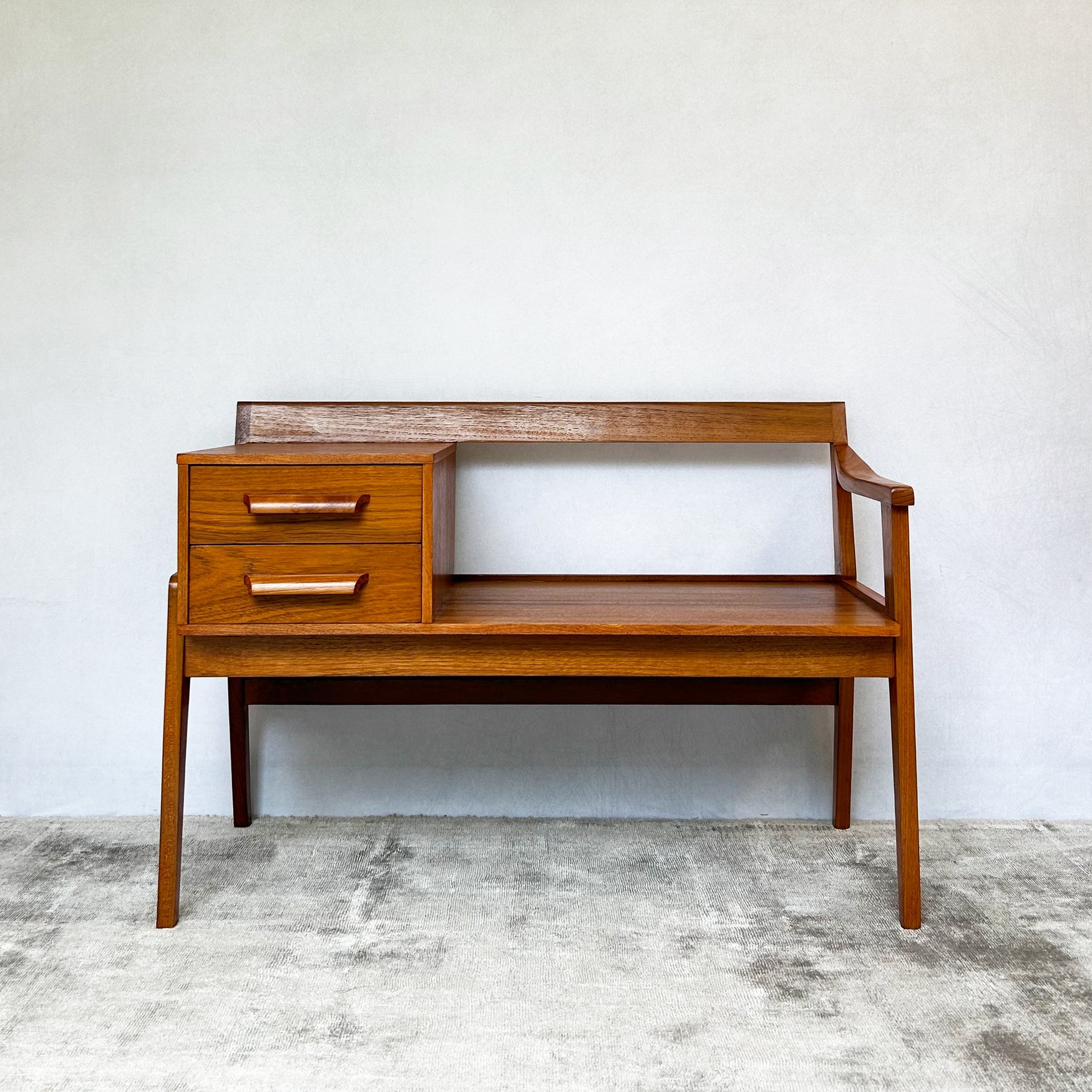 イギリスビンテージ　CHiPPY TELEPHONE SEATS VINTAGE TELEPHONE SEAT BY CHIPPY HEATH UNITED KINGDOM 1960S