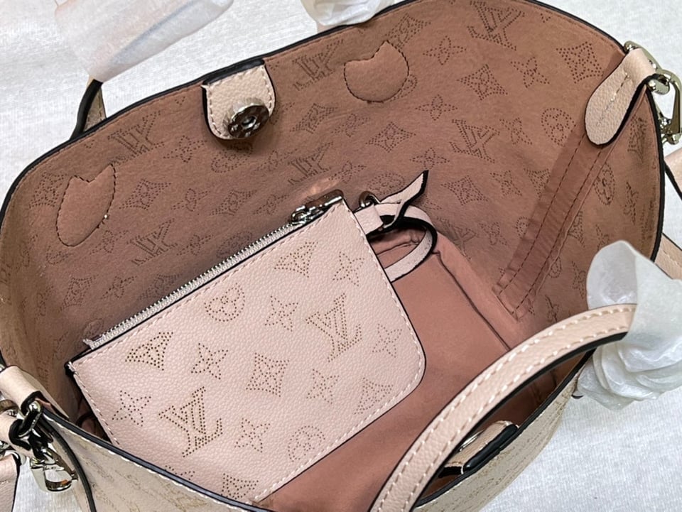 Louis Vuitton Blossom Pm Bag Nude 20Cm view 4