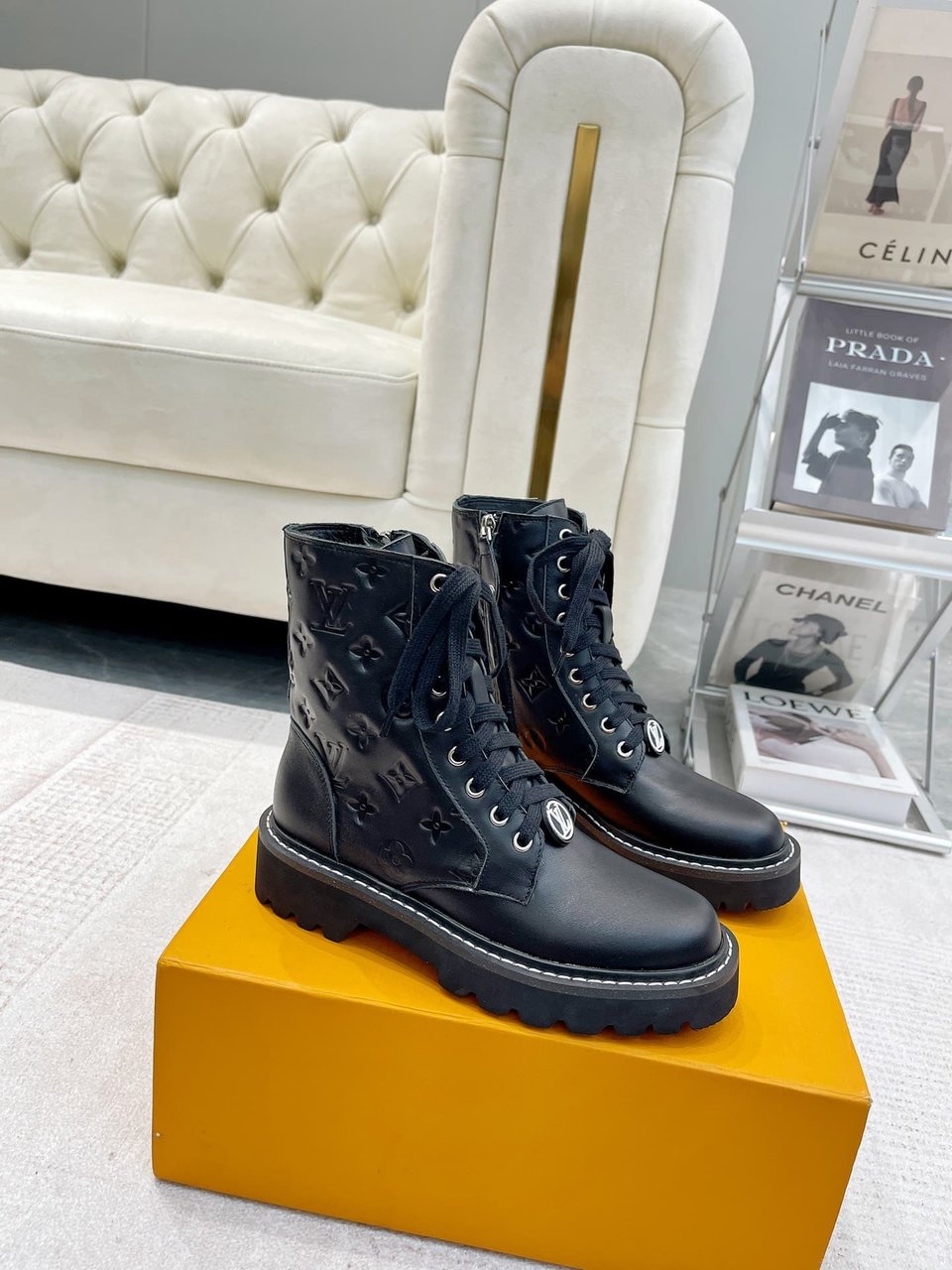 Louis Vuitton Territory Flat Ranger Black 1Abuvn view 8