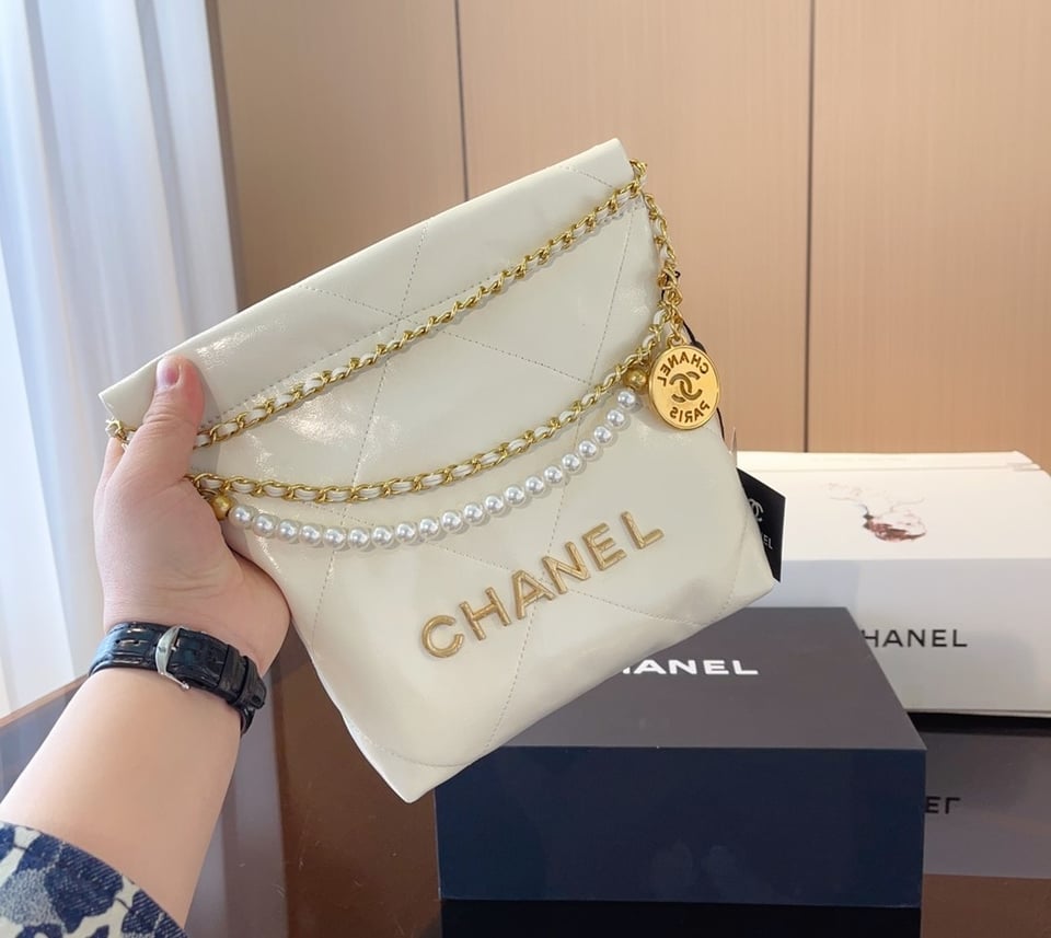 Chanel 22 Mini Handbag Crystal Pearls White 22Cm As3980 view 4