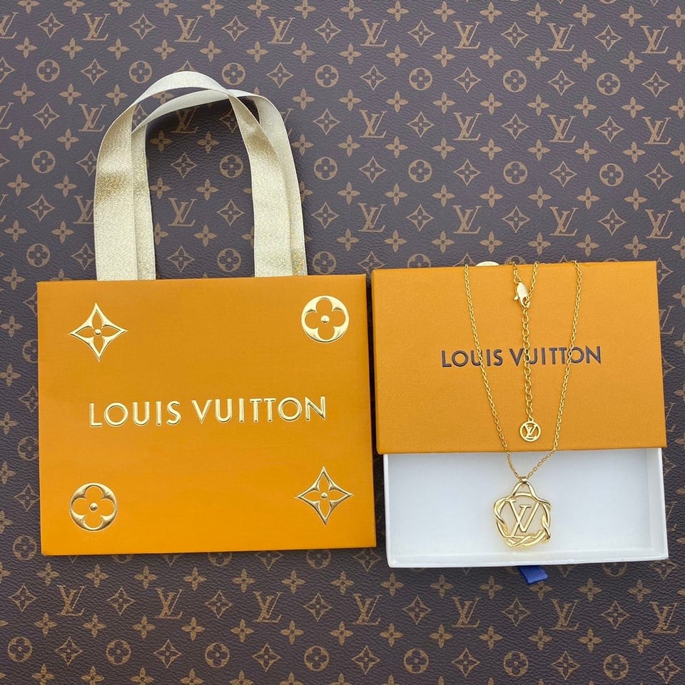Louis Vuitton Garden Louise Gold Necklace view 4