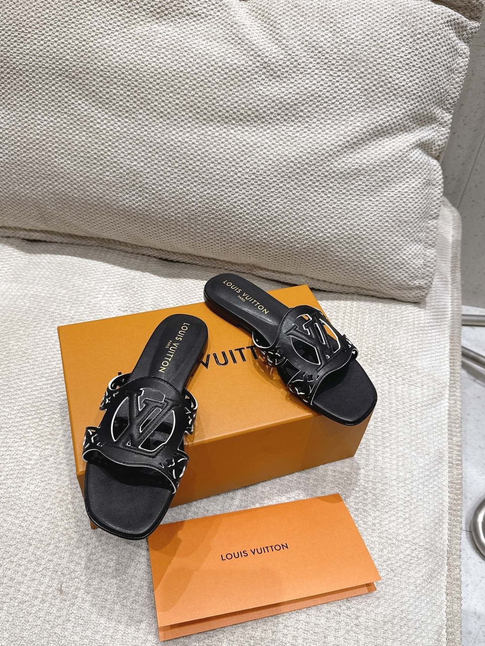 Louis Vuitton LV Isola Flat Mule Black 1AGYOE view 7