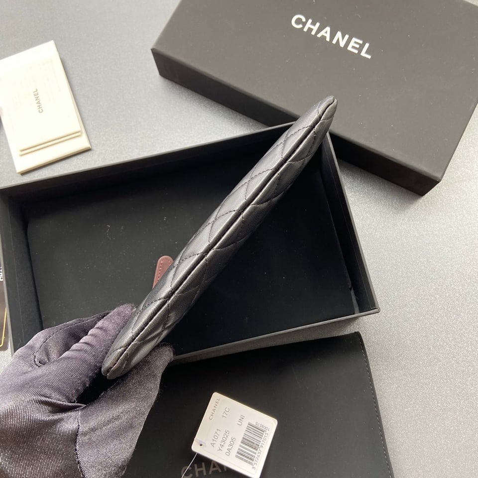 Chanel Zipped Wallet 20Cm Black Quilted Calfskin Gold Hardware view 10