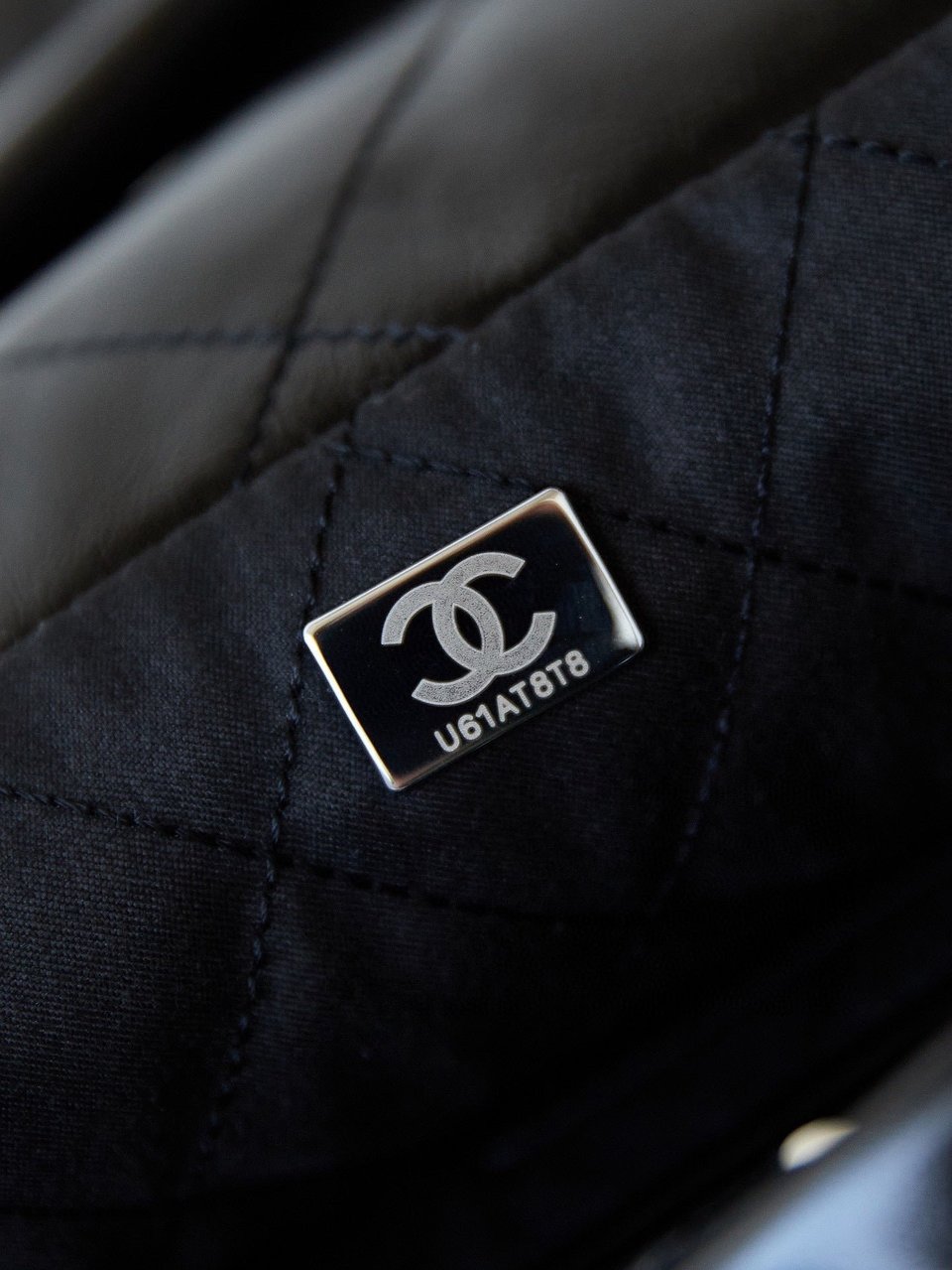 Chanel 22 Hobo Black Calfskin Black Hardware view 5