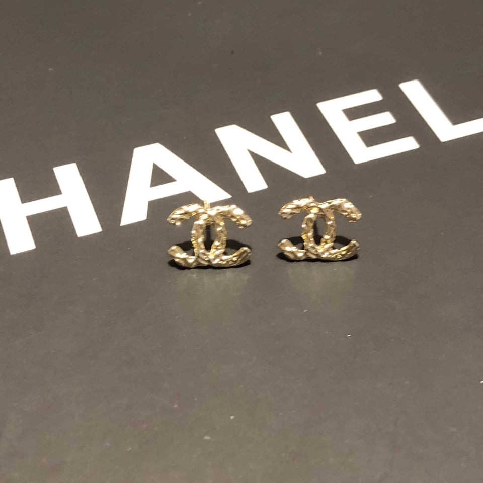 Chanel Cc Earrings Gold view 3