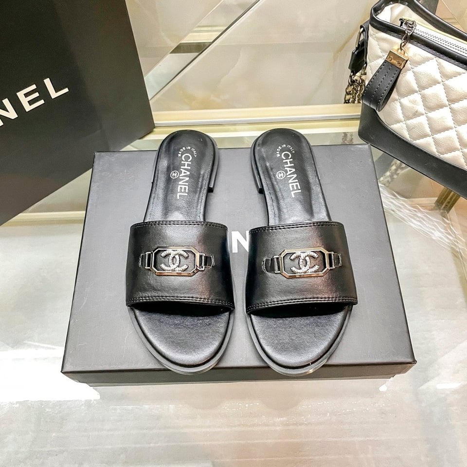 Chanel Slippers With Cc Silver Hardware Black G45172 B13906 Nq961 view 3