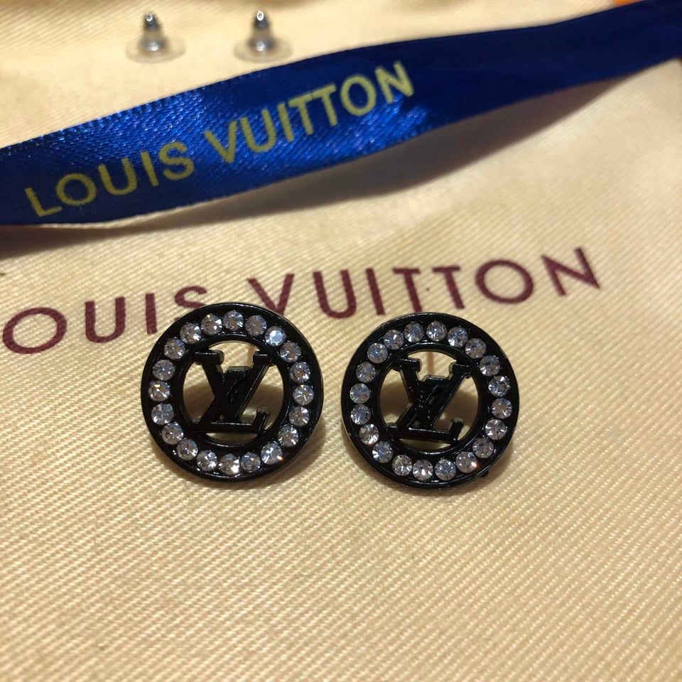 Louis Vuitton Dinamond Earrings view 3