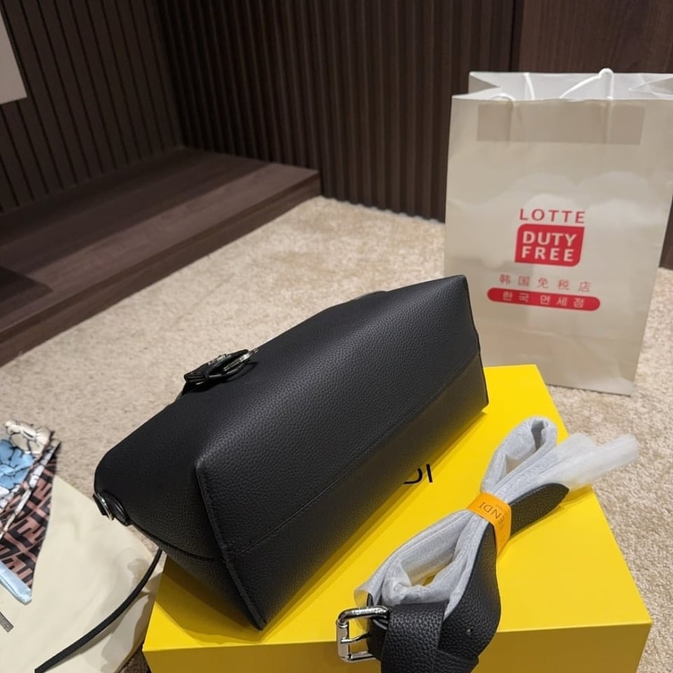 Fendi By The Way Medium Leather Boston Bag Black 20Cm view 4