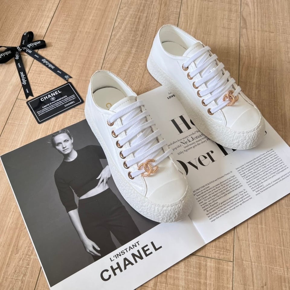 Chanel Women’S Sneakers Cc Trainers In White view 3