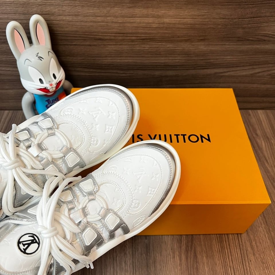 Louis Vuitton Archlight Sneaker Silver 1Abvfn view 4