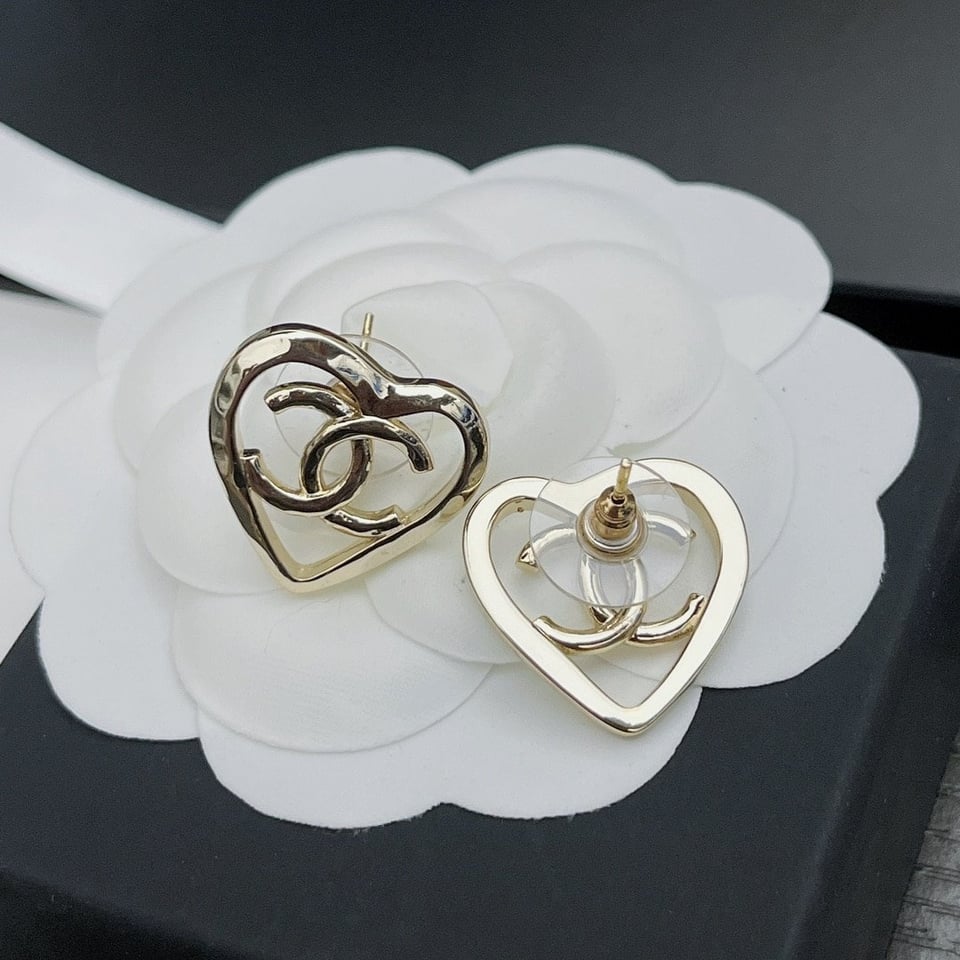 Chanel Metal Cc Heart Coco In Love Earrings Gold view 6