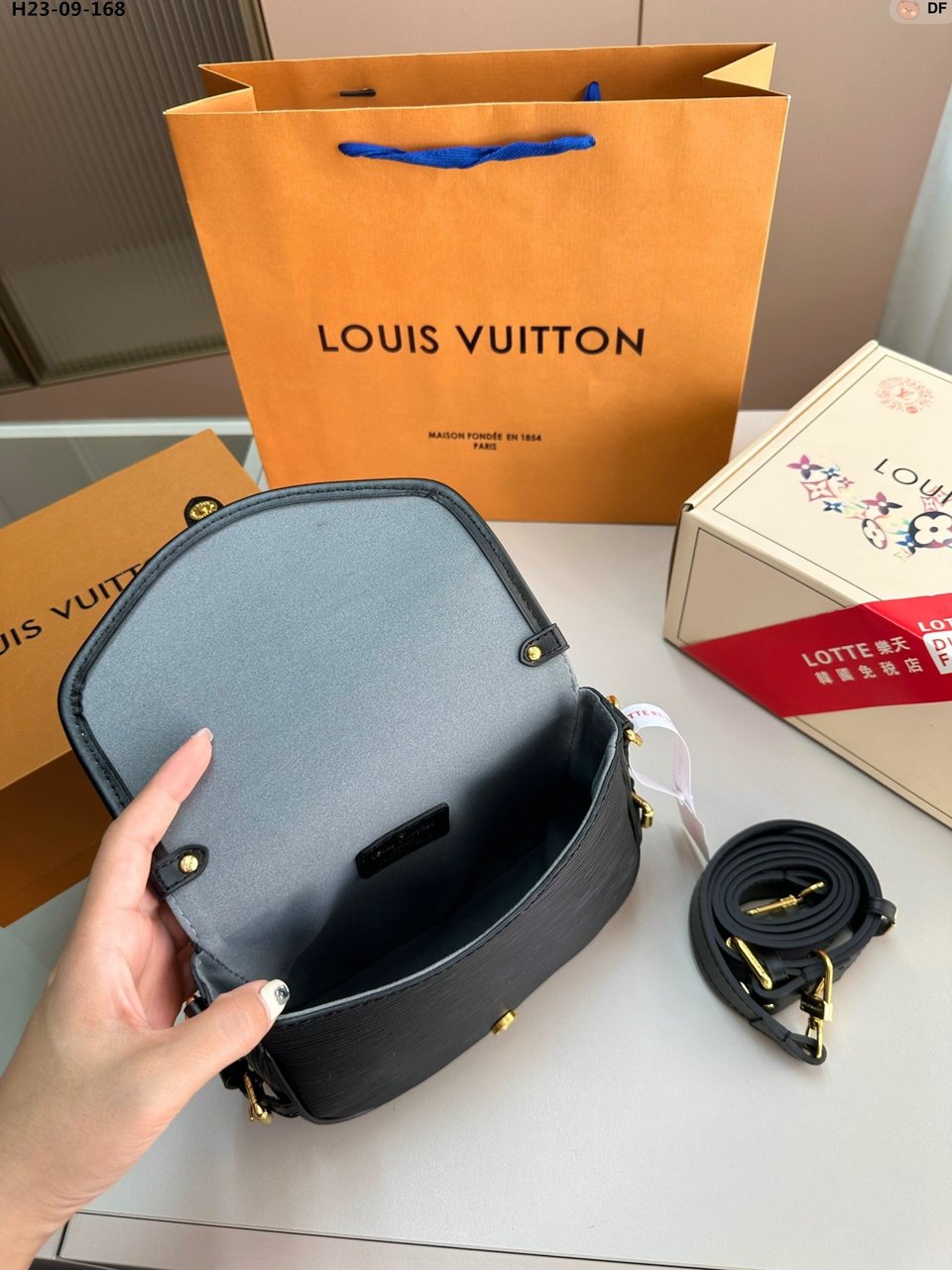 Louis Vuitton Saumur Bb Bag Black 20Cm M23469 view 5