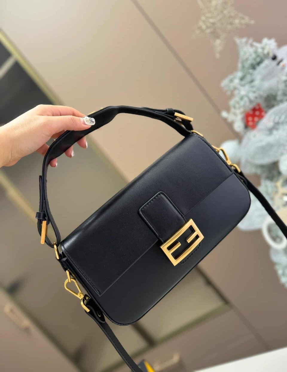 Fendi Baguette Bag Black Leather 25Cm/ 9.8 in view 4