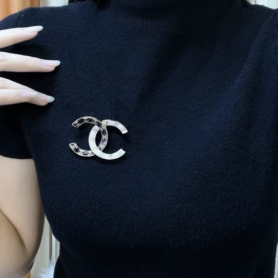 Chanel Cc Brooch Black And White view 7
