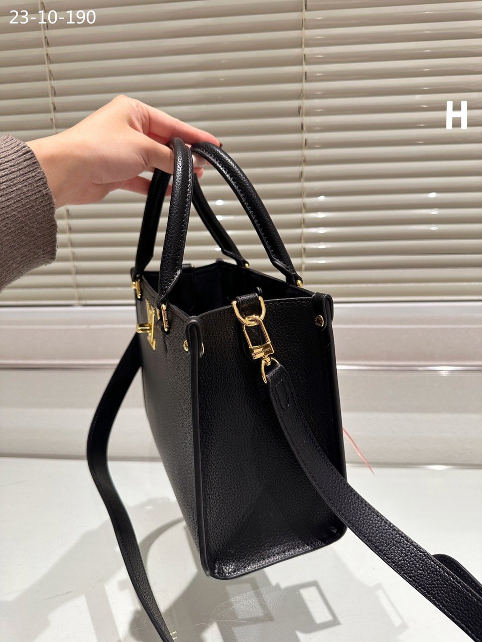 Louis Vuitton Lock Go Bags Black 25Cm M22311 view 5