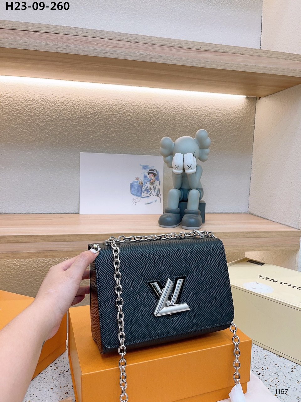 Louis Vuitton Twist Mm Bag Black 23Cm M21110 view 8