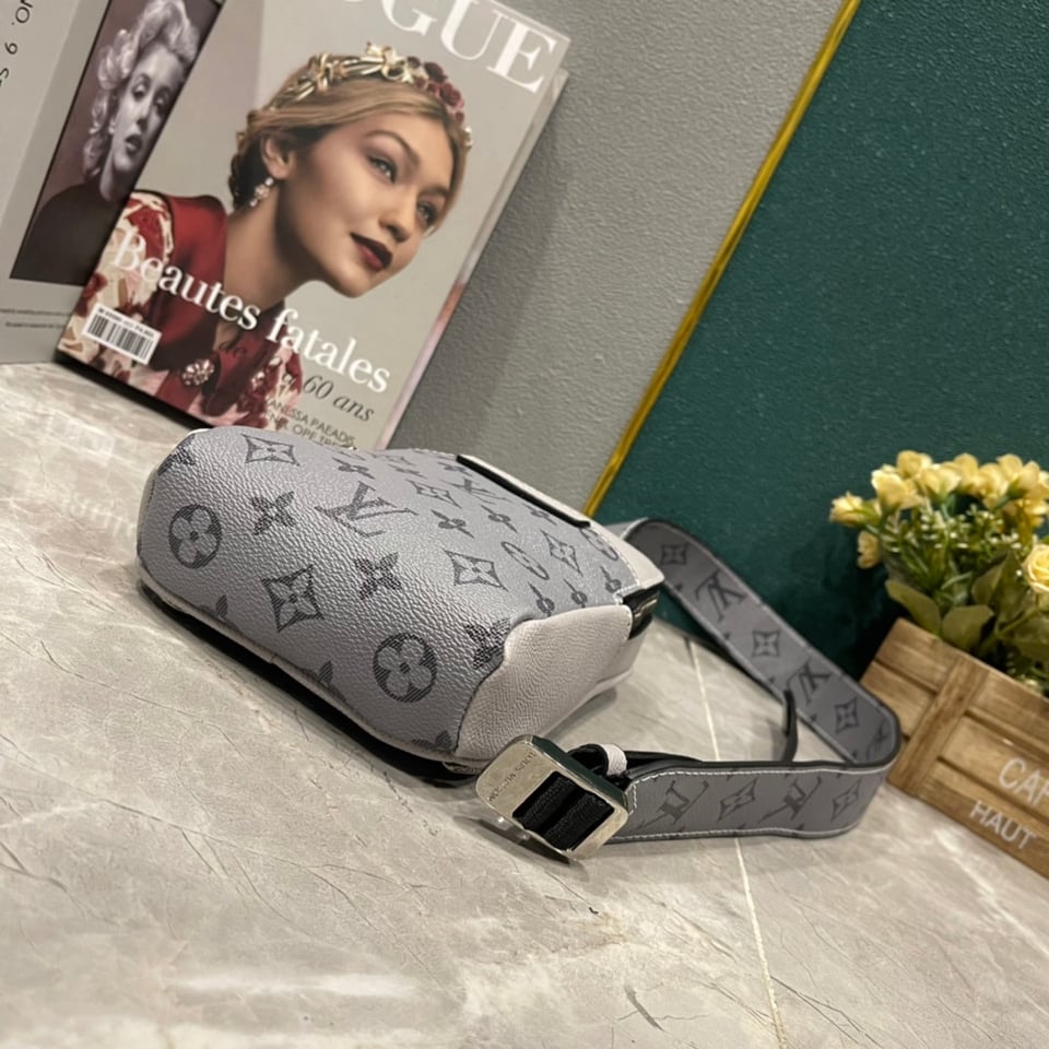Louis Vuitton Outdoor Sling Bag Grey 21Cm view 5