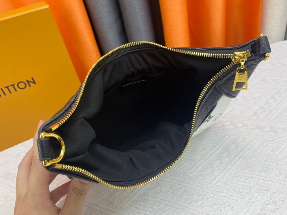 Louis Vuitton Bagatelle 22Cm White view 3