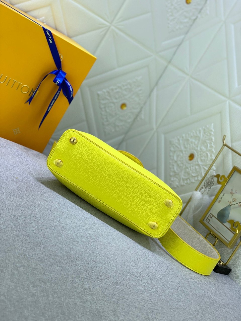 Louis Vuitton Capucines Bb Cedrat Yellow 27Cm view 10