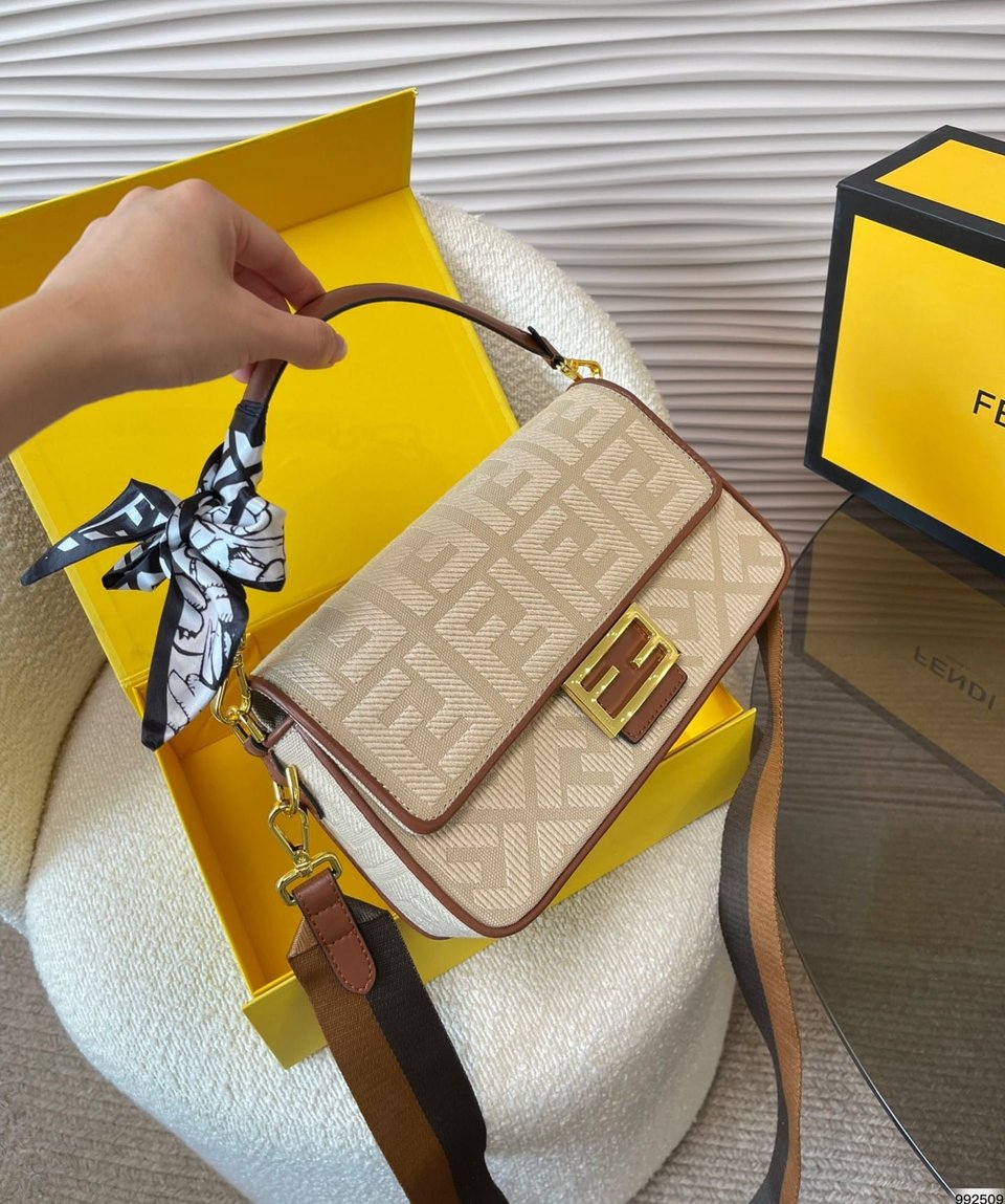 Fendi Baguette Natural Straw Bag With Ff Embroidery 26Cm view 4