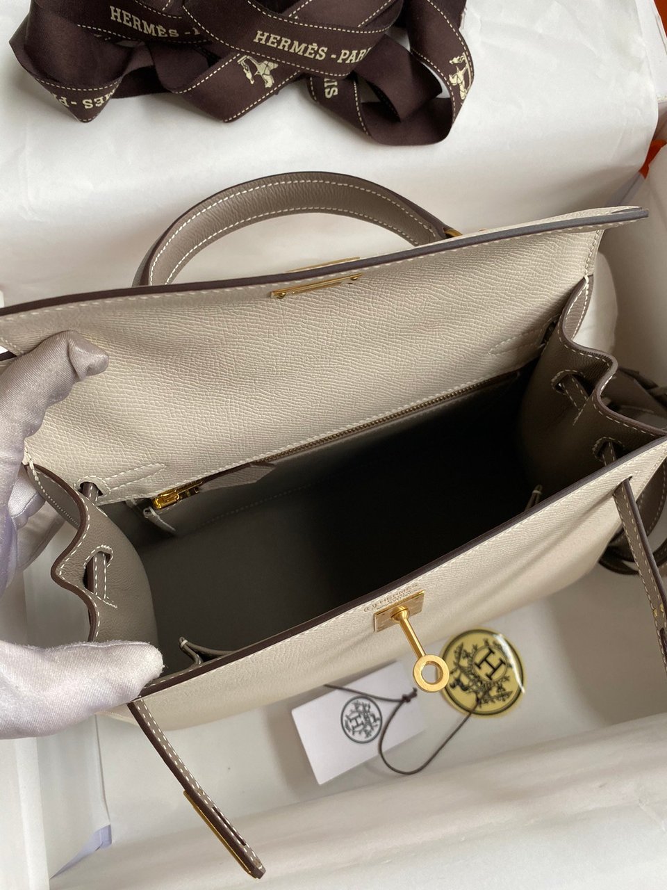 Hermes Kelly 25 Bag In Ivory Beige Epsom Leather For Women 25cm/10in view 8