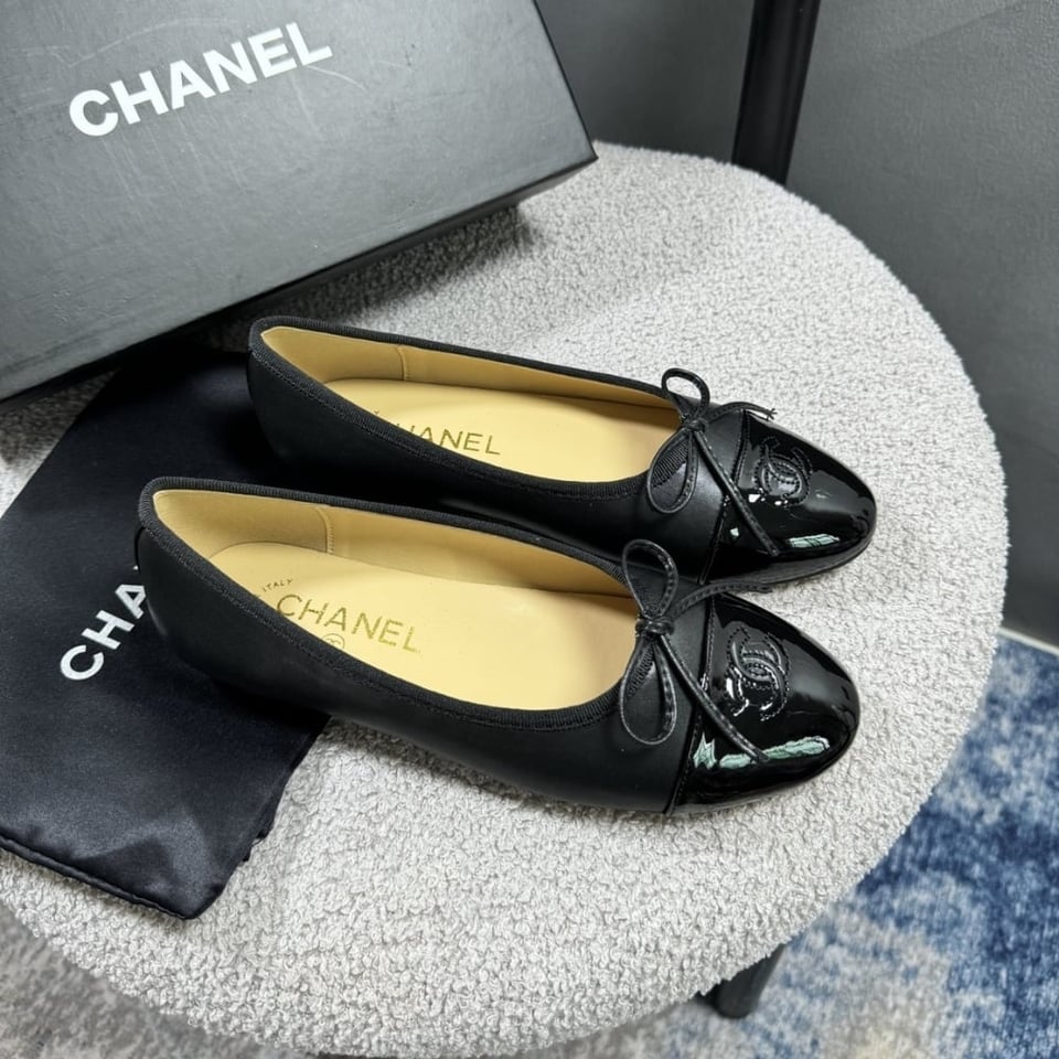 Chanel Ballerina Flat Shoes In Black view 4