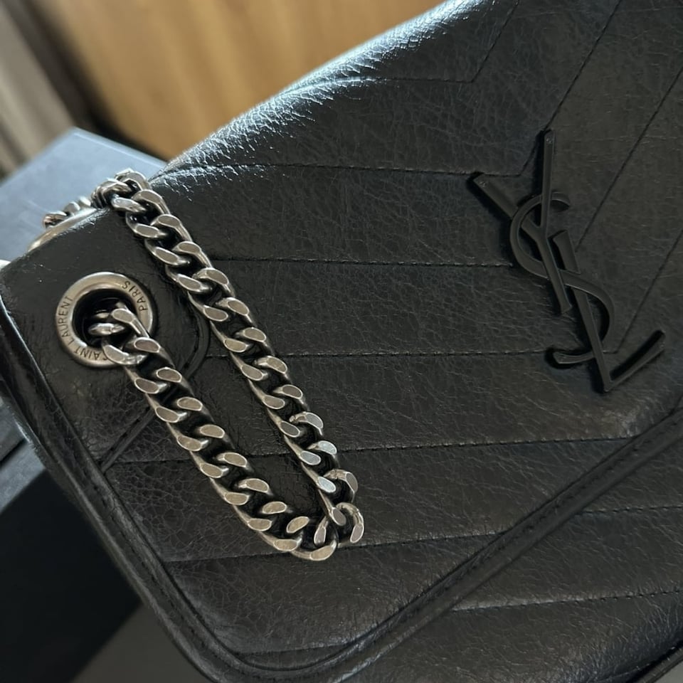 Saint Laurent Niki Medium In Vintage Leather Black Noir 28Cm view 4