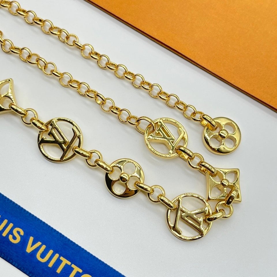 Louis Vuitton Necklace view 4