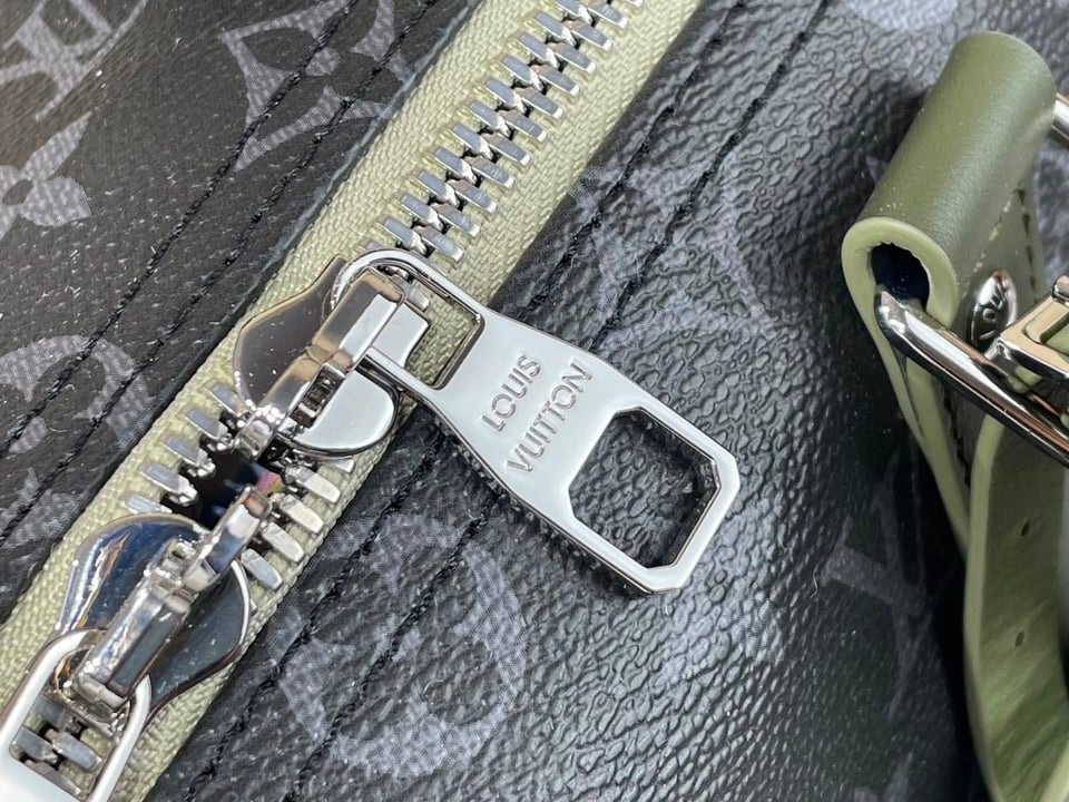Louis Vuitton LV x TM Keepall Bandoulière 45cm/17.7in Khaki Green M28837 view 11