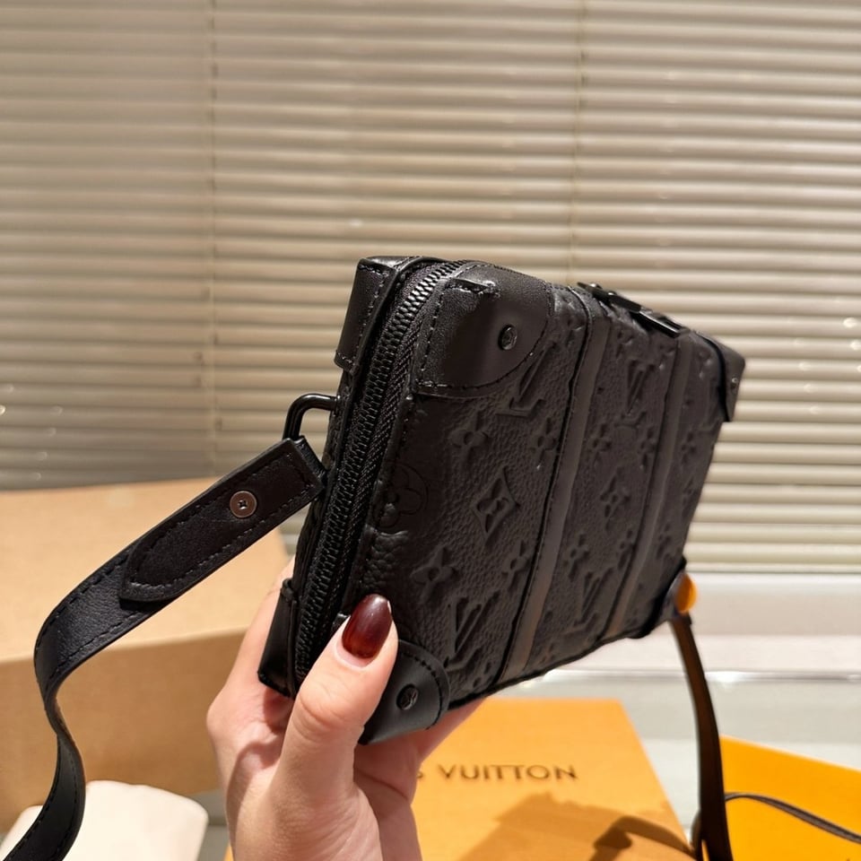 Louis Vuitton Soft Trunk Wallet Monogram Taurillon Leather Black 23Cm M80224 view 7