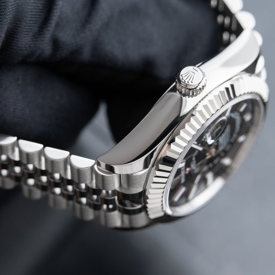 Rolex Sky-Dweller 42 mm Bright black Dial 336934 Jubilee view 9