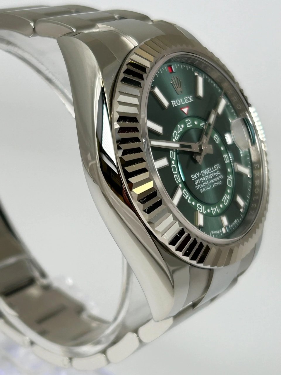 Rolex Sky-Dweller 42 mm Mint green Dial 336934 Oyster view 8