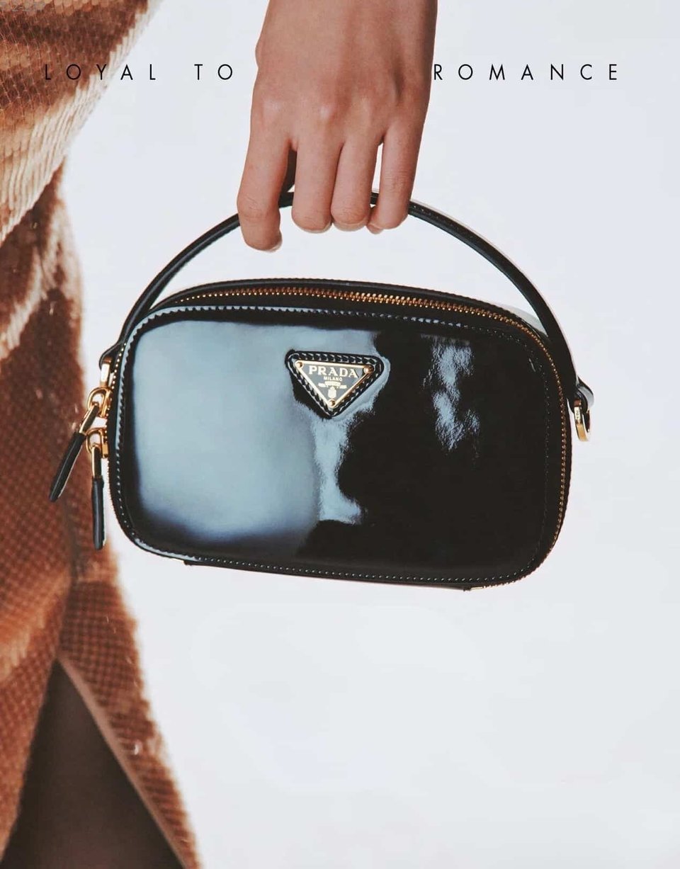 Prada Patent Leather Mini Pouch Black 18Cm view 3