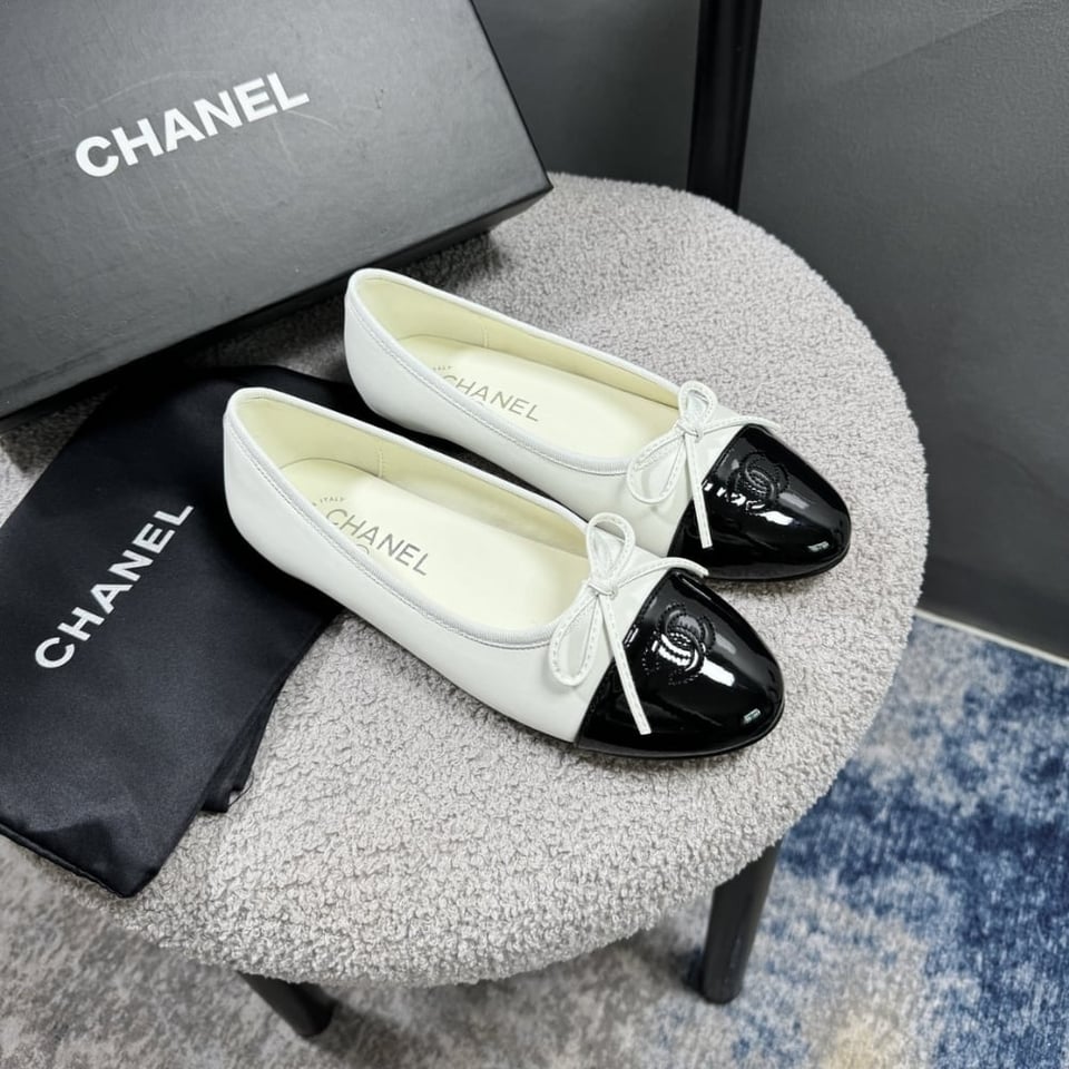 Chanel Ballerina Flat Shoes In White view 4