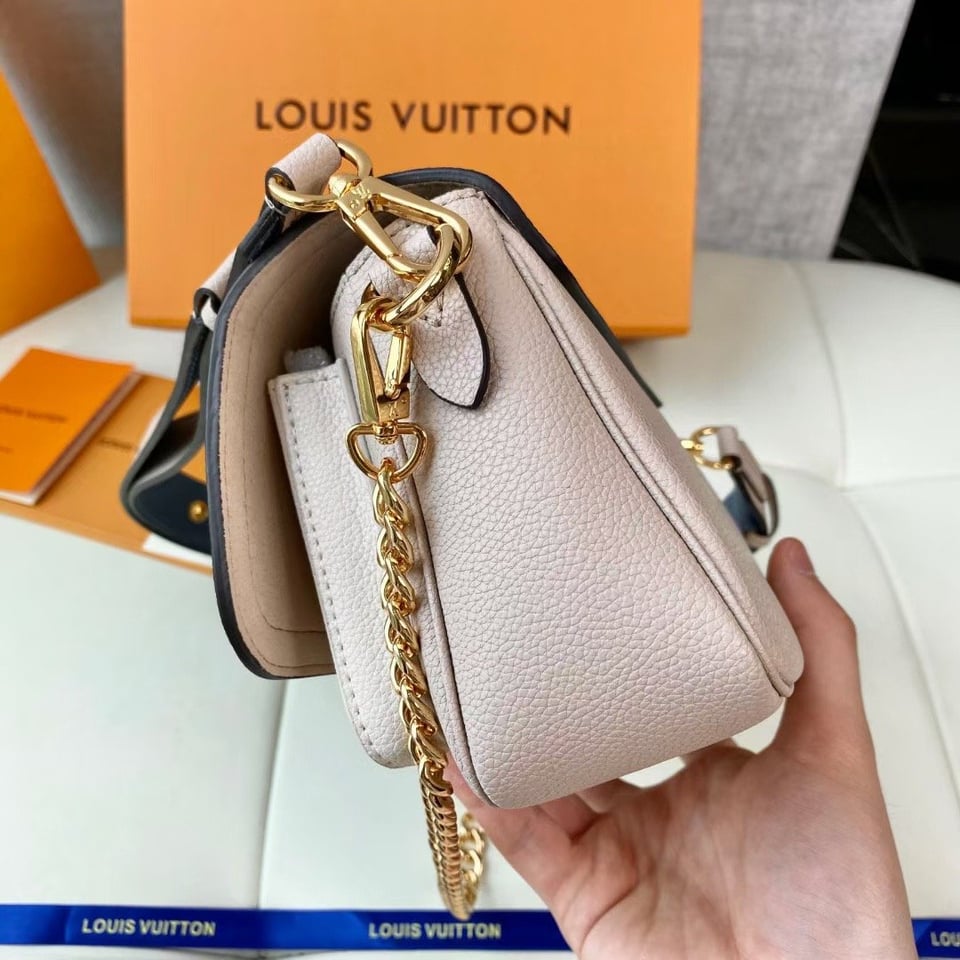 Louis Vuitton Lockme Tender 19Cm Greige M58554 view 7