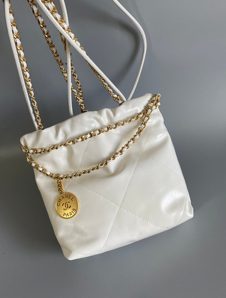 Chanel Hobo Mini 20Cm White Lambskin Ghw view 3