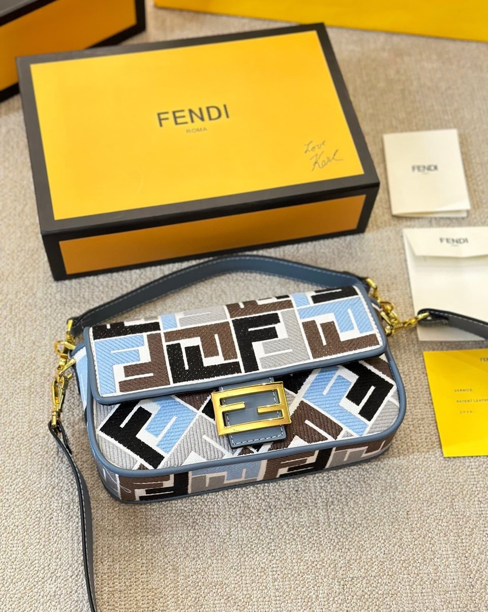 Fendi Baguette Ff Embroidered Shoulder Bag Multicolor 26Cm view 4