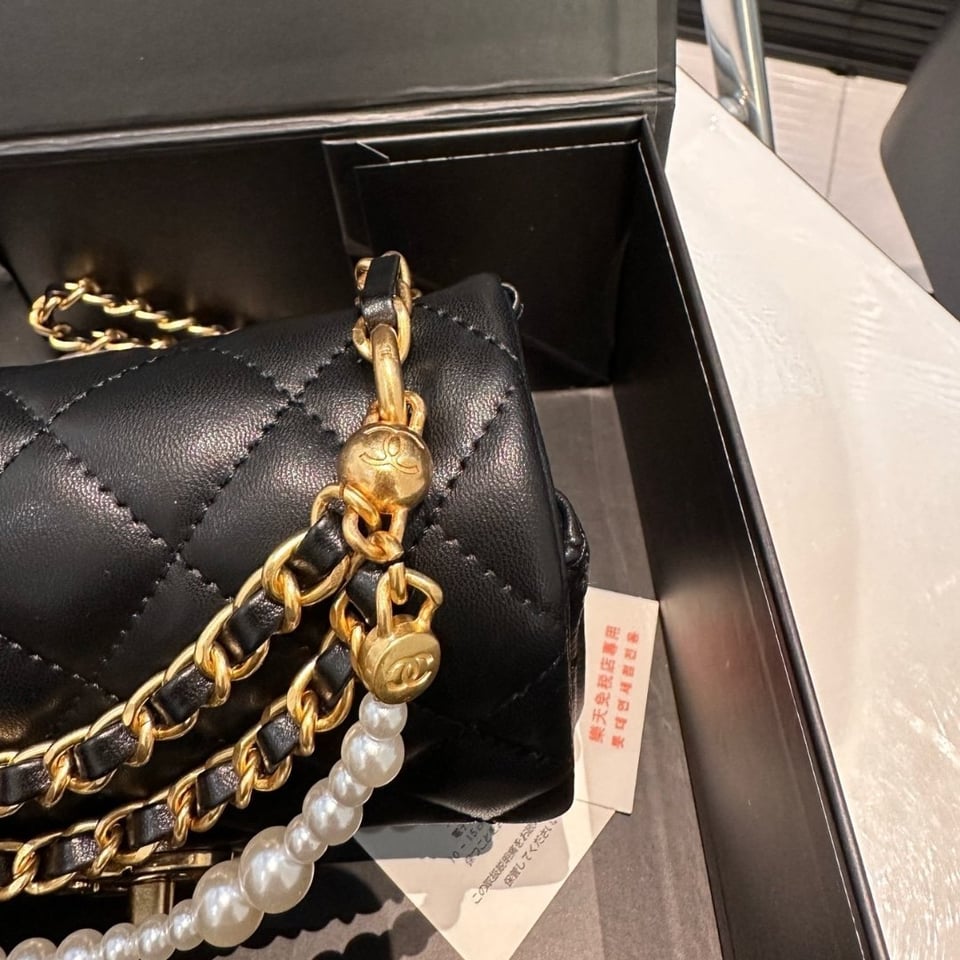 Chanel Flap Bag Gold Hardware With Chain Black 17Cm/6.6in view 8