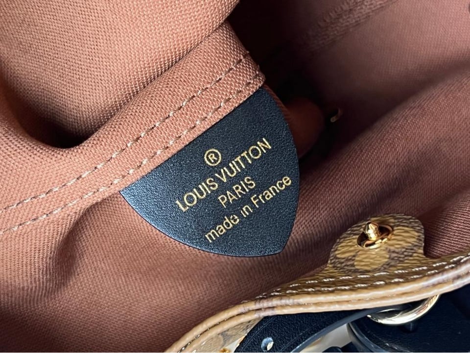 Louis Vuitton Atlantis BB in Gold 17cm/6.7in view 10