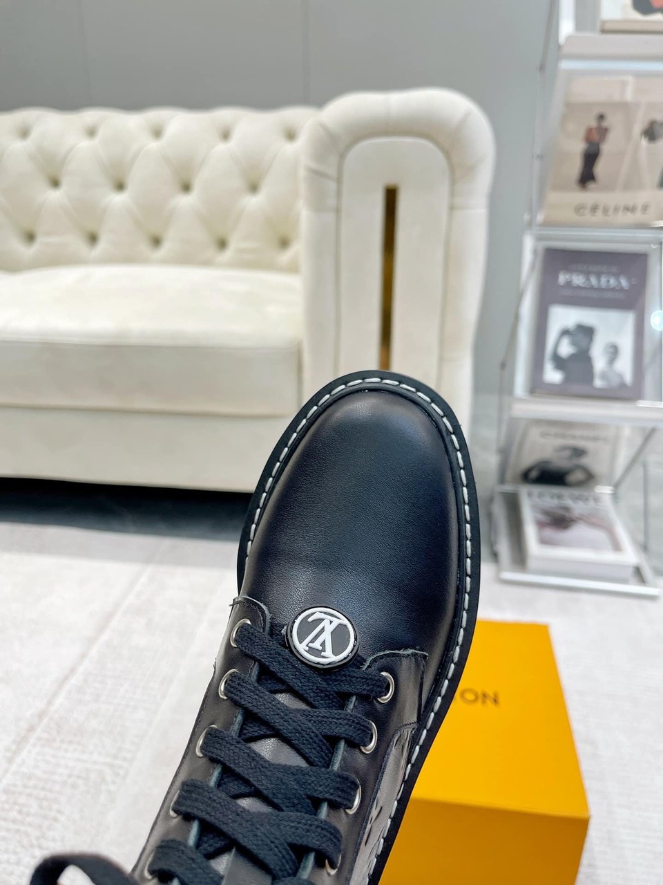Louis Vuitton Territory Flat Ranger Black 1Abuvn view 4