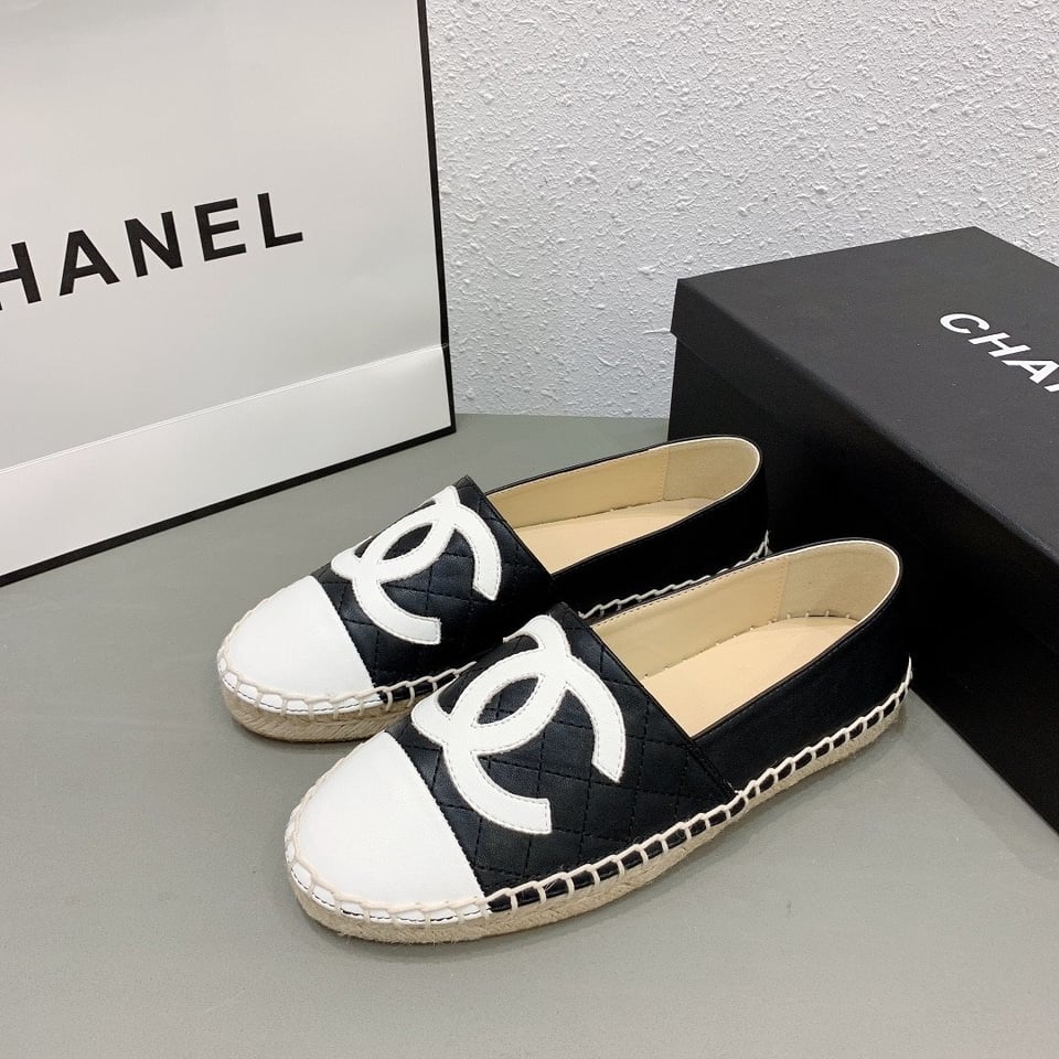 Chanel Cc Espadrilles Slip On White Black view 4