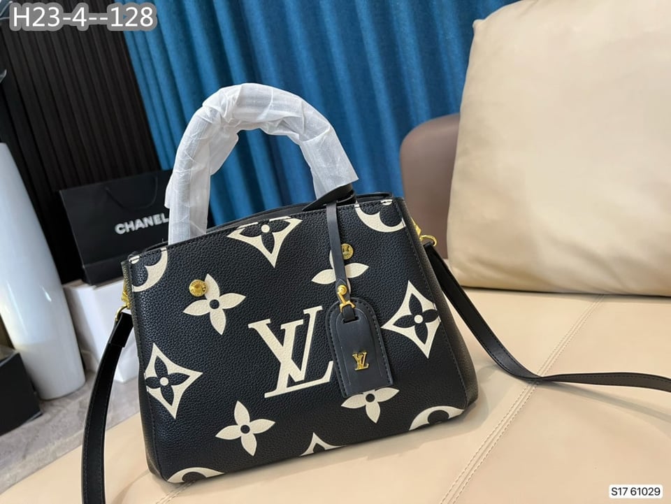 Louis Vuitton Montaigne Bag Black 30Cm M45778 view 3