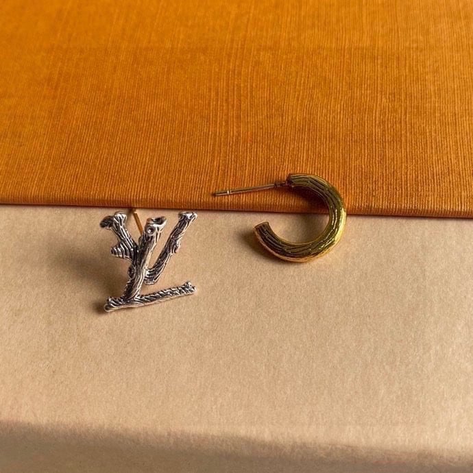 Louis Vuitton Earrings view 7
